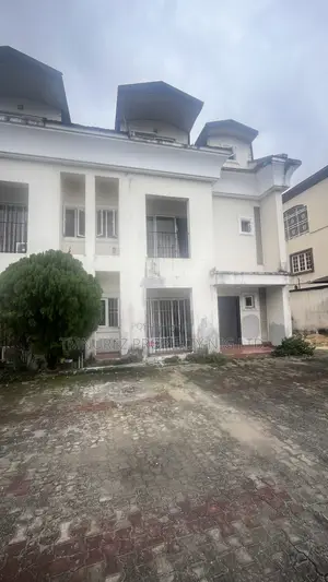4bdrm Duplex in Main Lekki Phase 1 for rent