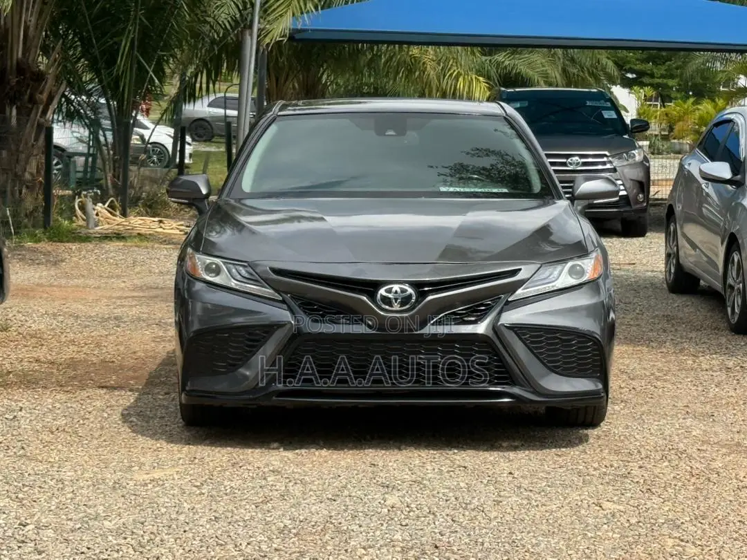 Toyota Camry 2018 Gray
