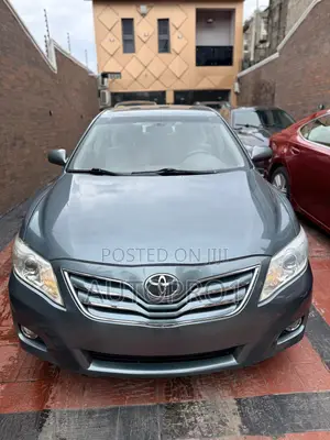 Toyota Camry LE 4dr Sedan (2.5L 4cyl 6AM) 2010
