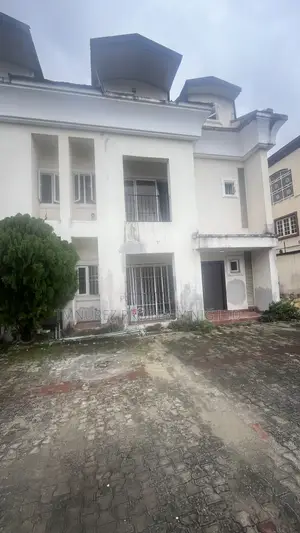 4bdrm Duplex in The Heart Of Lekki for rent