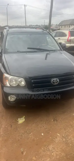 Toyota Highlander Base FWD 2004 Black