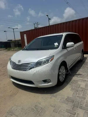 Toyota Sienna 2013 White