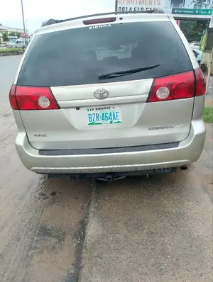 Toyota Sienna XLE FWD 2009 Gray