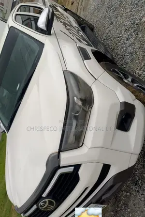 Toyota Hilux 2013 White