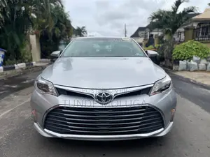 Toyota Avalon XLE Premium Sedan FWD (3.5L 6cyl 6A) 2013 Silver