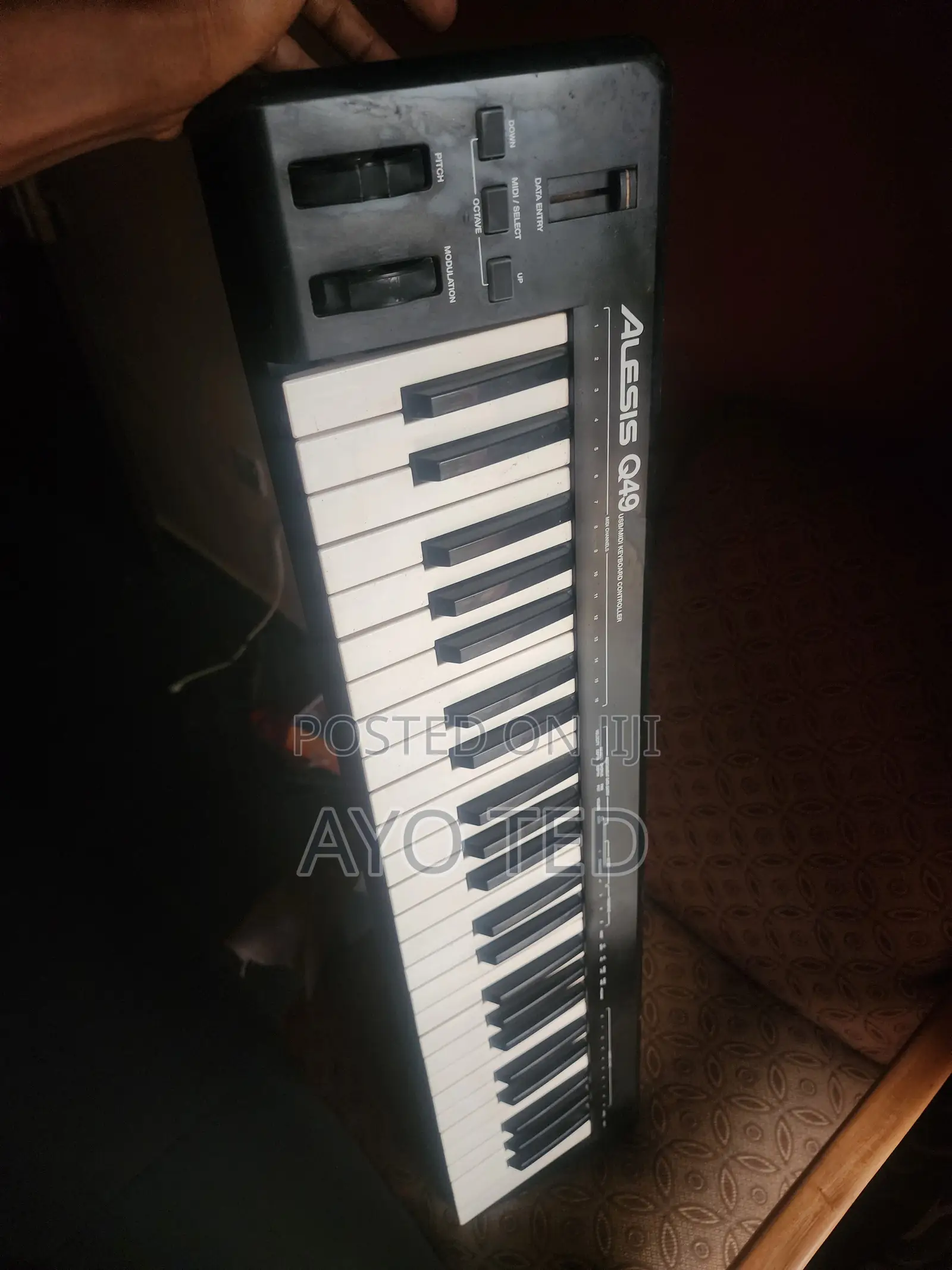 Alesis Q 49