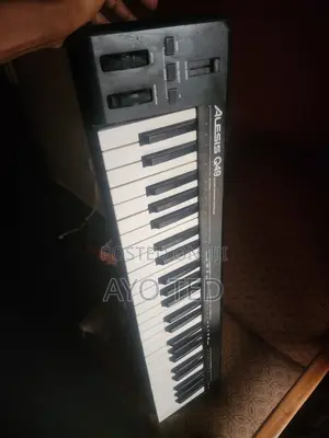 Alesis Q 49