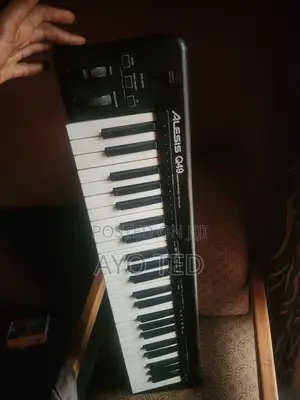 Alesis Q 49