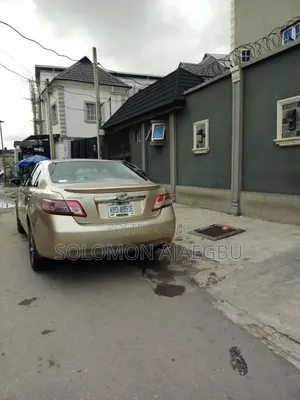 Toyota Camry 2010 Gold