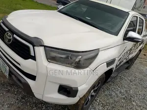 Toyota Hilux 2013 White
