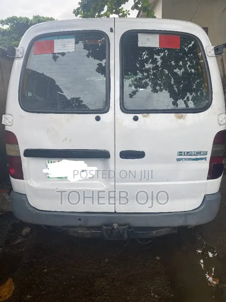 Toyota HiAce 1982 White