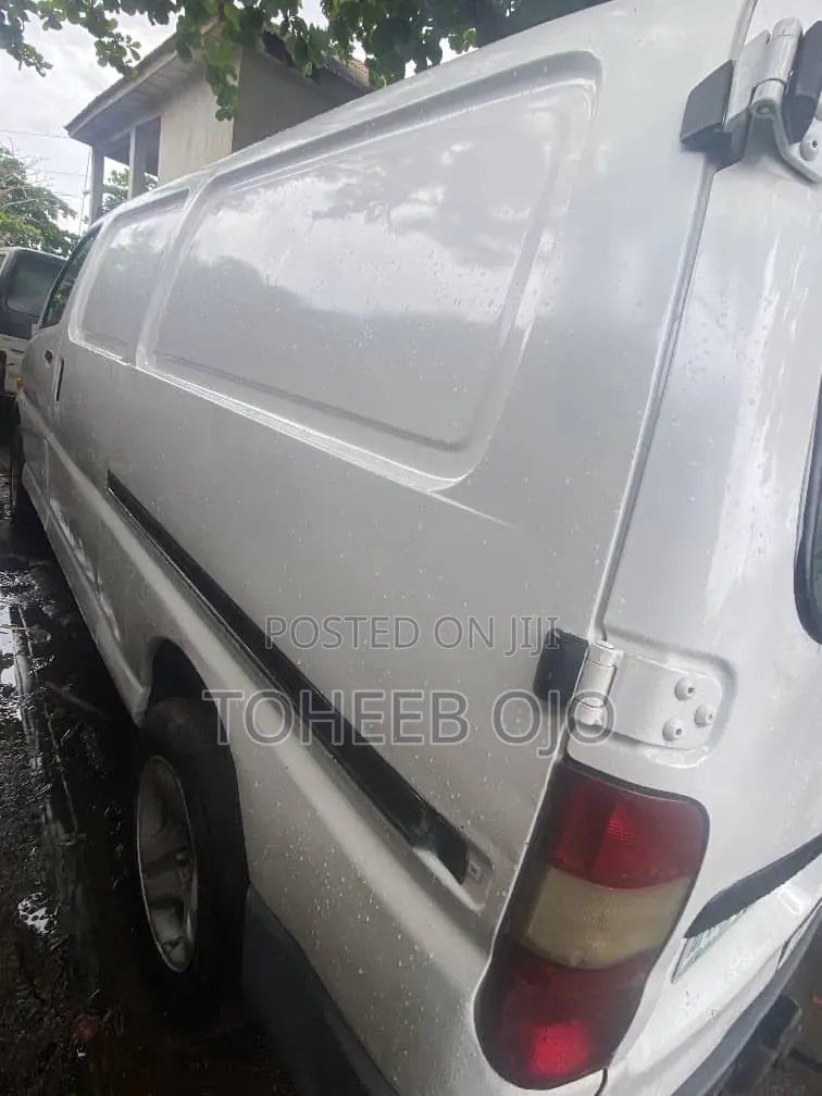 Toyota HiAce 1982 White