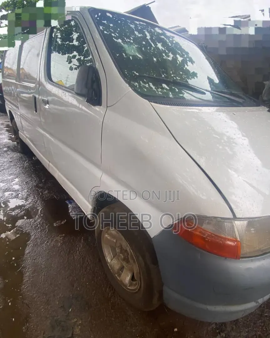 Toyota HiAce 1982 White