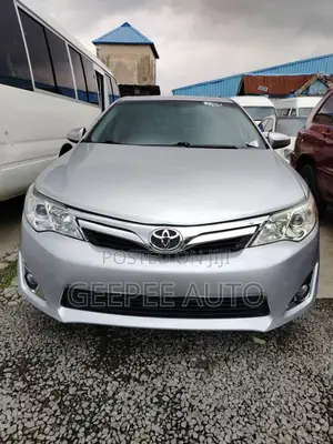 Toyota Camry XLE 4dr Sedan (2.5L 4cyl 6A) 2012 Silver
