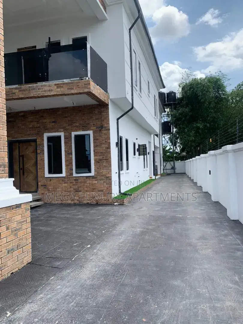 Mega Luxury 2 Bedroom Apartments(Shortlet)