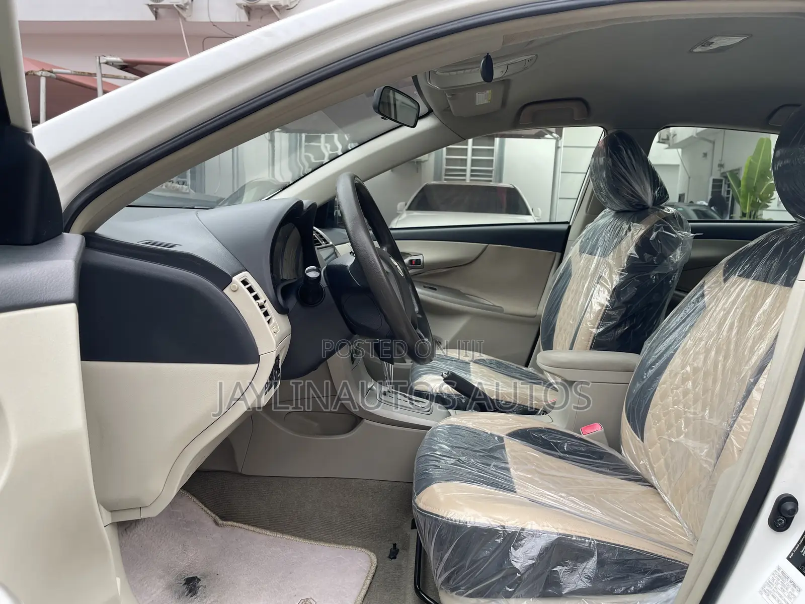 Toyota Corolla 2011 White