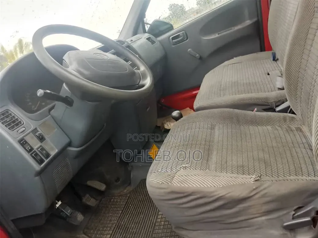Toyota HiAce 1982 Red