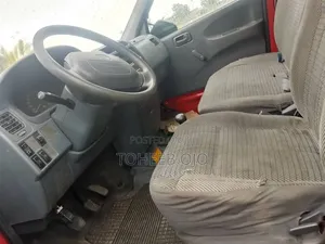 Toyota HiAce 1982 Red