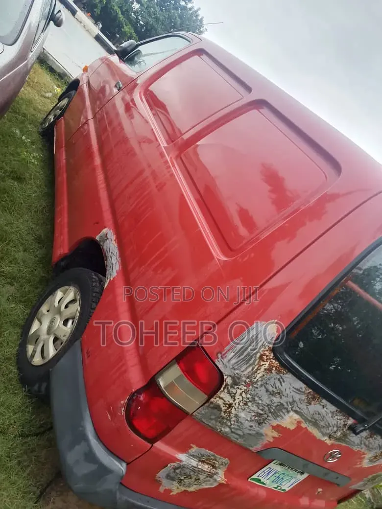 Toyota HiAce 1982 Red