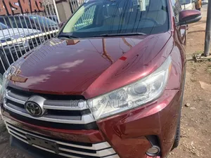 Toyota Highlander XLE 2019 Maroon
