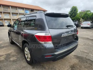 Toyota Highlander Plus 3.5L 4WD 2013 Gray