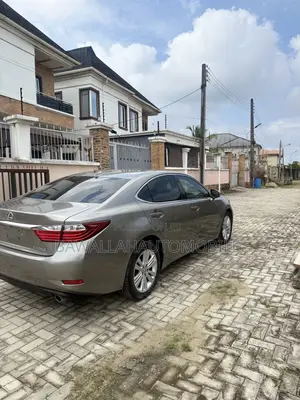 Lexus ES 2015 Brown