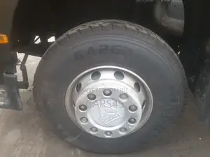 Sinotruk Howo 2010 Yellow