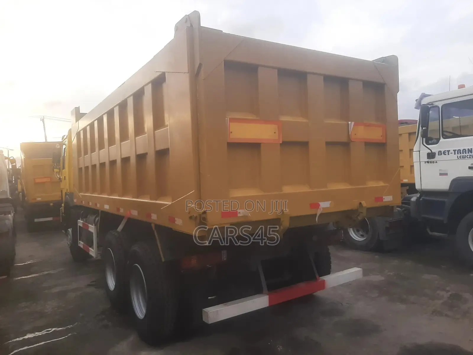Sinotruk Howo 2010 Yellow