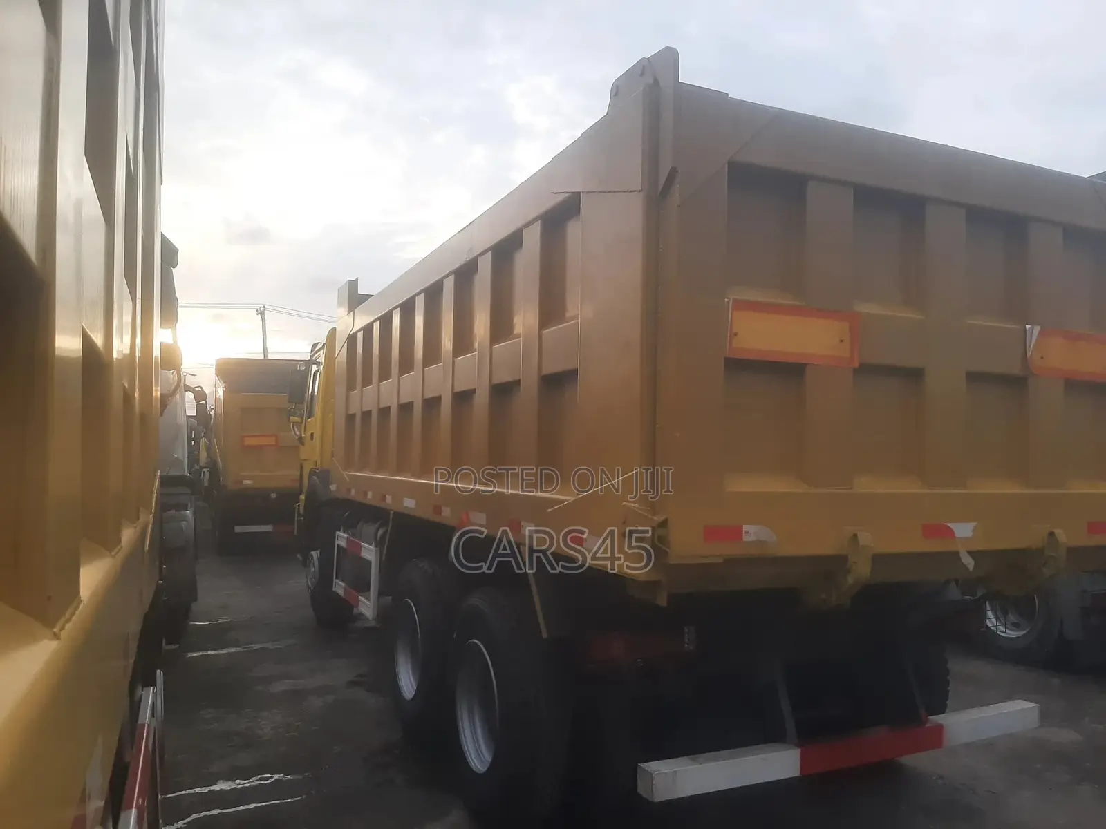 Sinotruk Howo 2010 Yellow