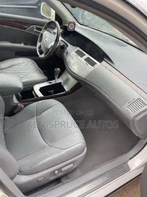 Toyota Avalon Limited 2010 White