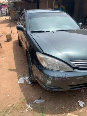Toyota Camry LE 4dr Sedan (2.4L 4cyl 5M) 2004 Green