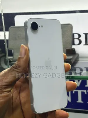 Apple iPhone 16e 128 GB White