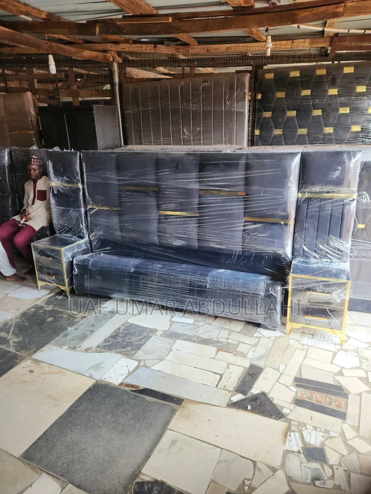 6 /6 Parded Bedframe