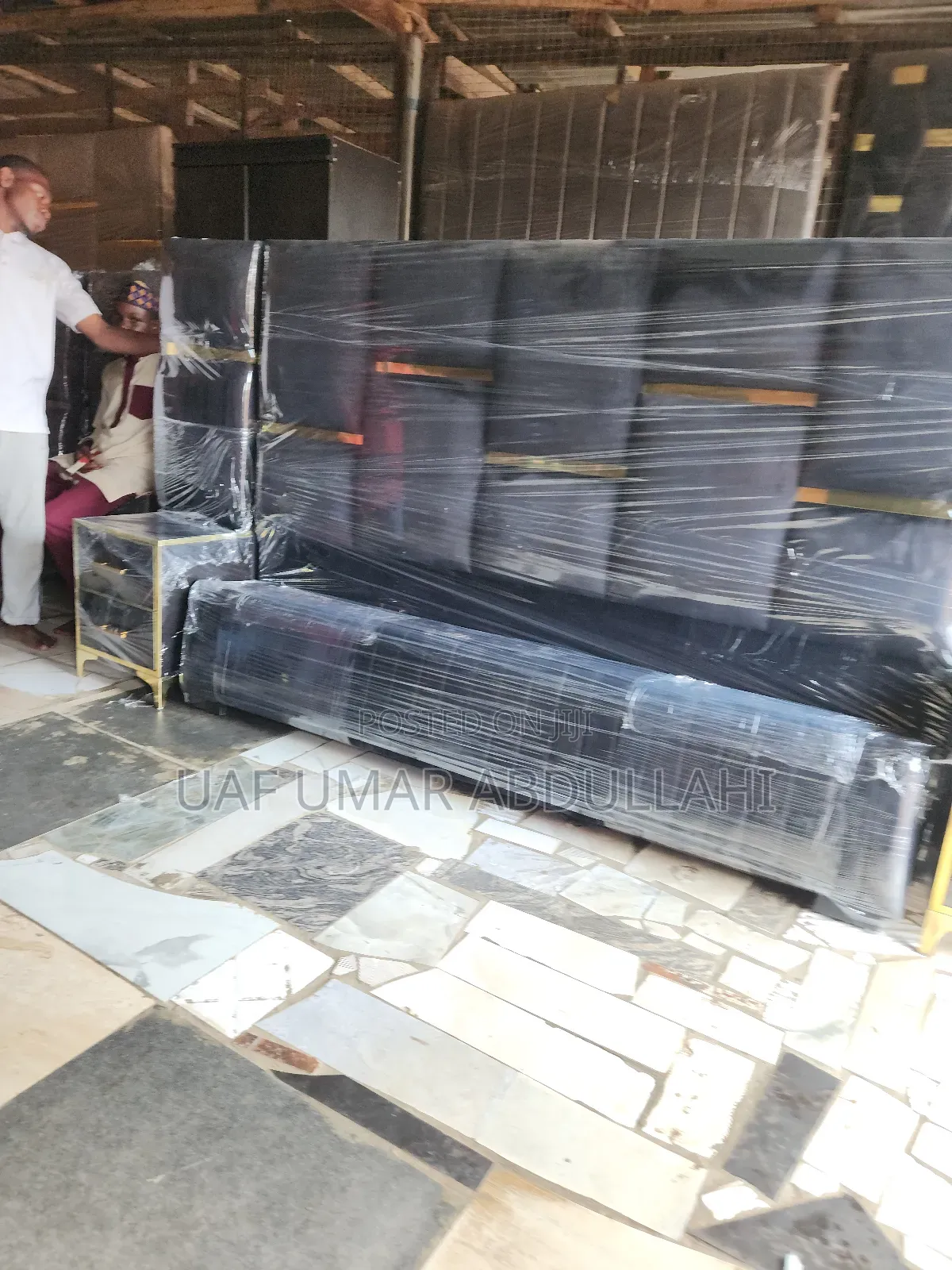 6 /6 Parded Bedframe