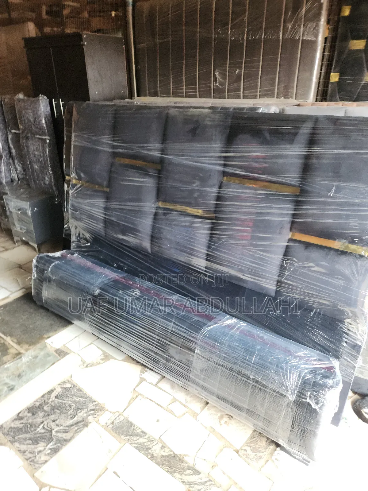 6 /6 Parded Bedframe