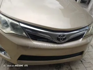 Toyota Camry 2014 Gold
