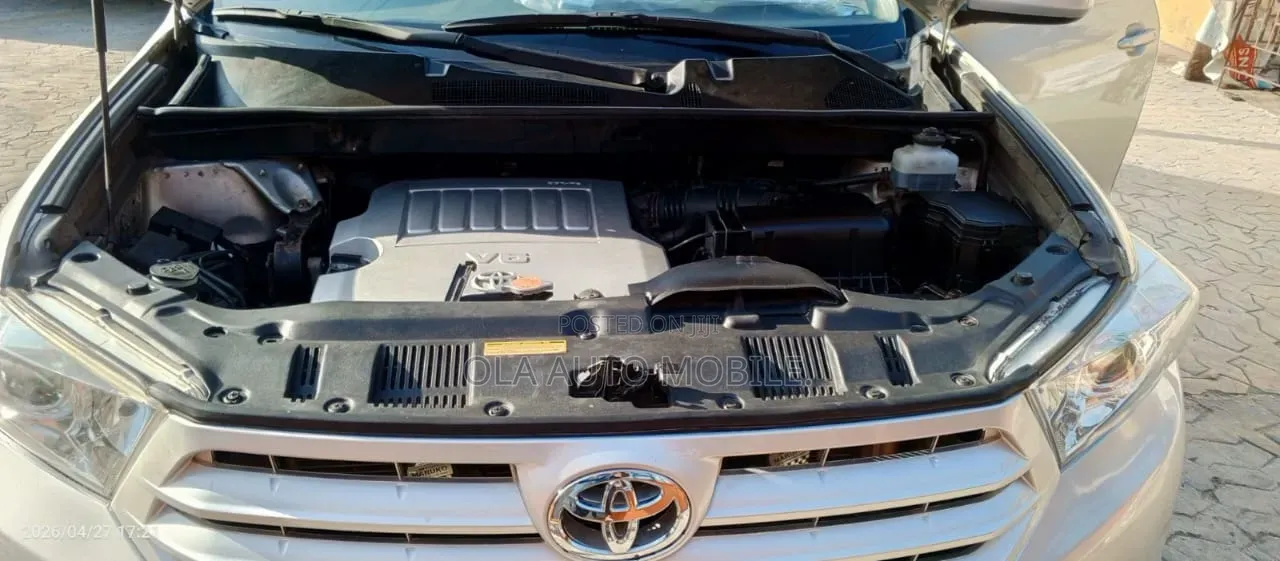 Toyota Highlander 2012 Silver