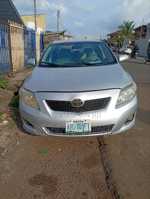 Toyota Corolla 2010 Silver