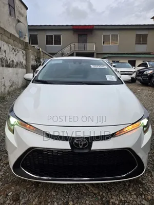 Toyota Corolla LE 2022 White