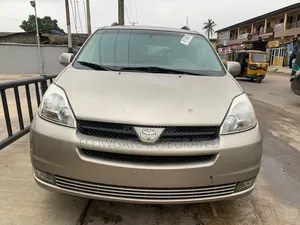 Toyota Sienna XLE FWD 2006 Gold