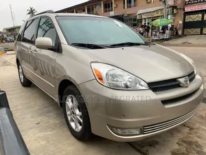 Toyota Sienna XLE FWD 2006 Gold