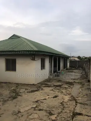 3bdrm Apartment in Ijede / Ikorodu for sale
