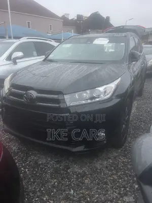 Toyota Highlander SE 4x4 V6 (3.5L 6cyl 8A) 2018 Black