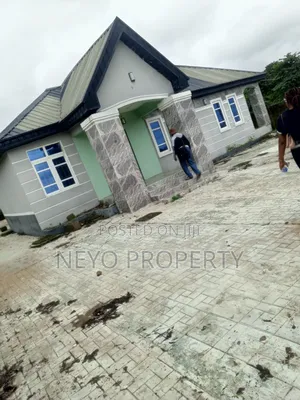 5bdrm Bungalow in Ire 2 Agufoye, Igbogbo for rent