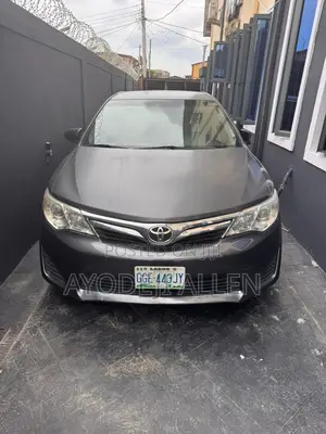 Toyota Camry LE 4dr Sedan (2.5L 4cyl 6A) 2013 Gray