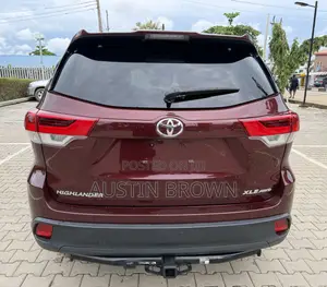Toyota Highlander XLE 4dr SUV AWD (3.5L 6cyl 6A) 2015 Maroon