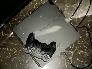 Ps4 Slim 500gb and 1 Controller