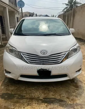 Toyota Sienna 2012 White