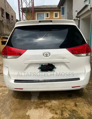 Toyota Sienna 2012 White