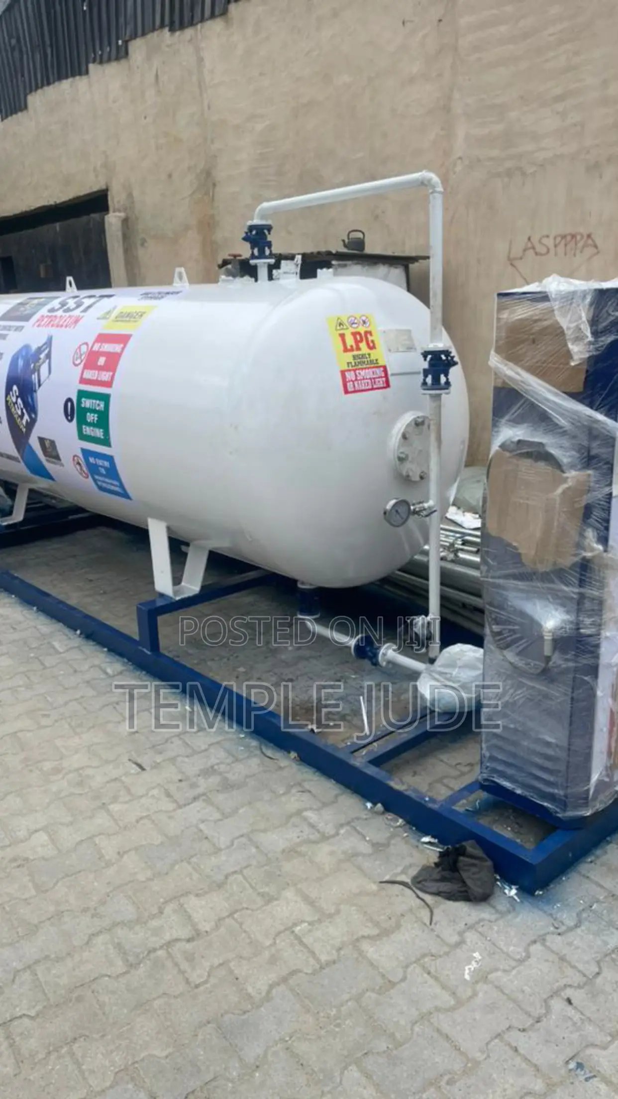 2.5tons Tank With Double Nozzle Dispenser Gas